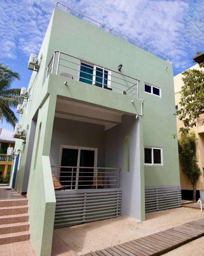 Meme'S Place Placencia Exterior photo