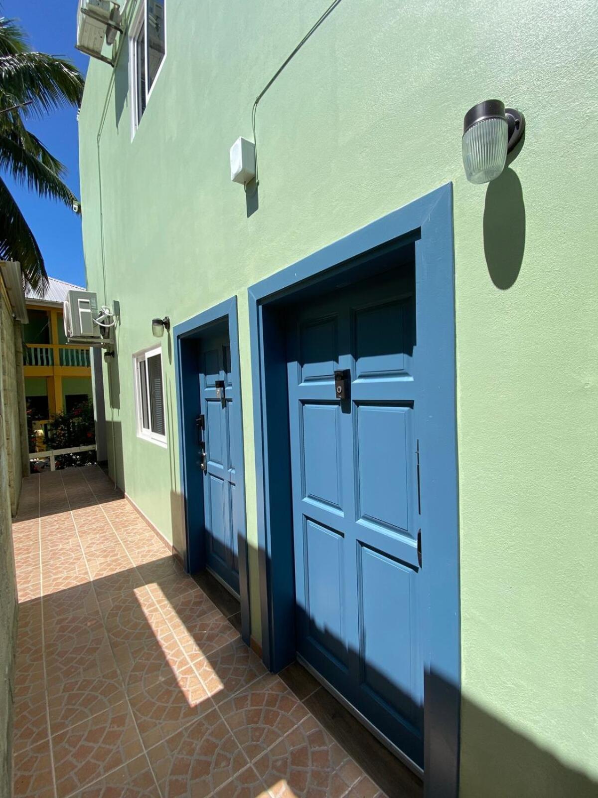 Meme'S Place Placencia Exterior photo