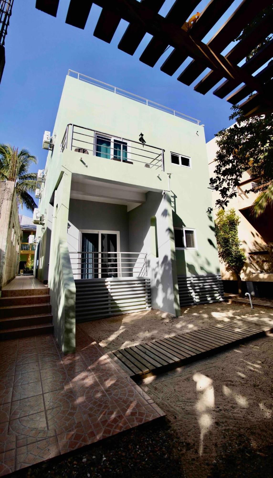 Meme'S Place Placencia Exterior photo
